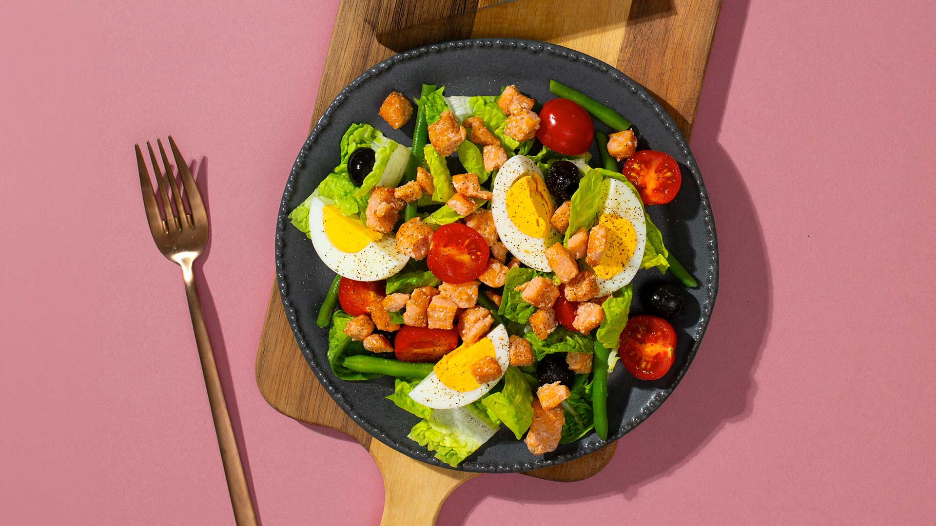 Sałatka nicejska z kostkami MOWI Flash Cook